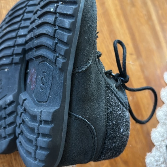UGG Australia Girls Bootie with side Zipper size 7 - Picture 13 of 15